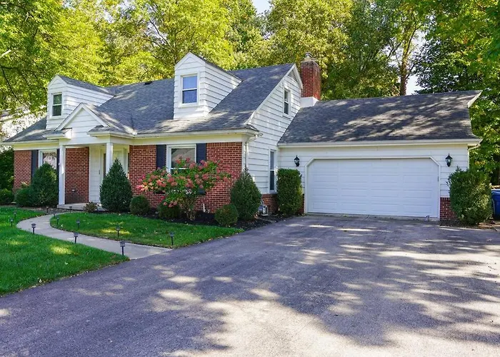 4Br/2.5Ba Home Boasting 2400Sqft And Eat-In Ktn