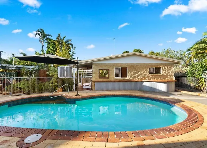 Relaxed Urangan Living At The Poolside Bungalow
