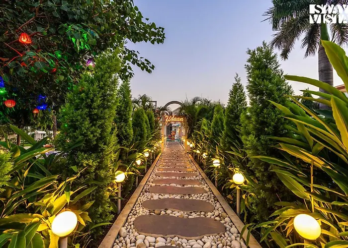 Stayvista'S Udaan Manor With Outdoor Pool, Jacuzzi & Lush Lawn With Gazebo & Bar