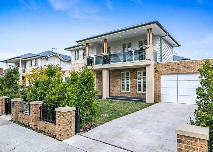 Spacious Luxury Hampton Home - Park Front