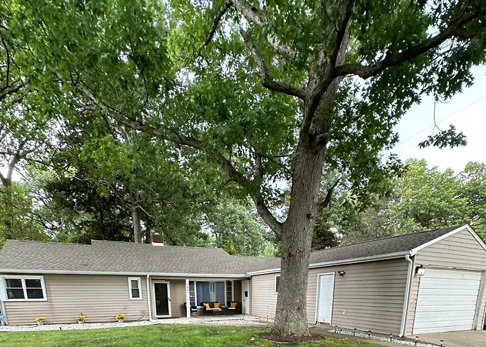 Luxury 5Br, 2 Ba Home Near Notre Dame- Game Room!