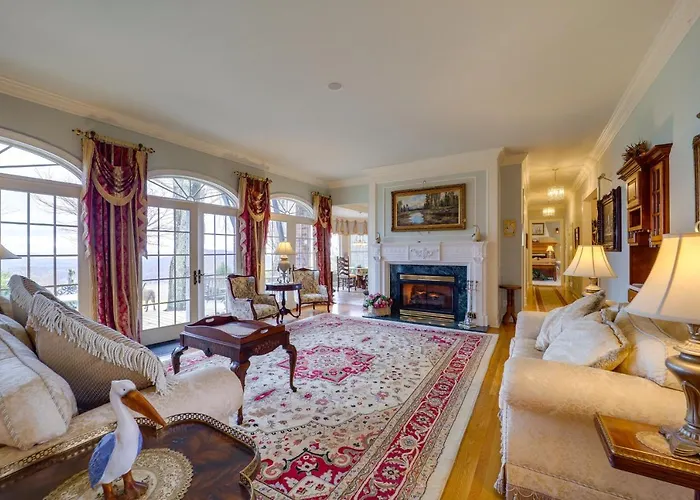 Immaculate Boone Villa W/ Entertainment Lounge!