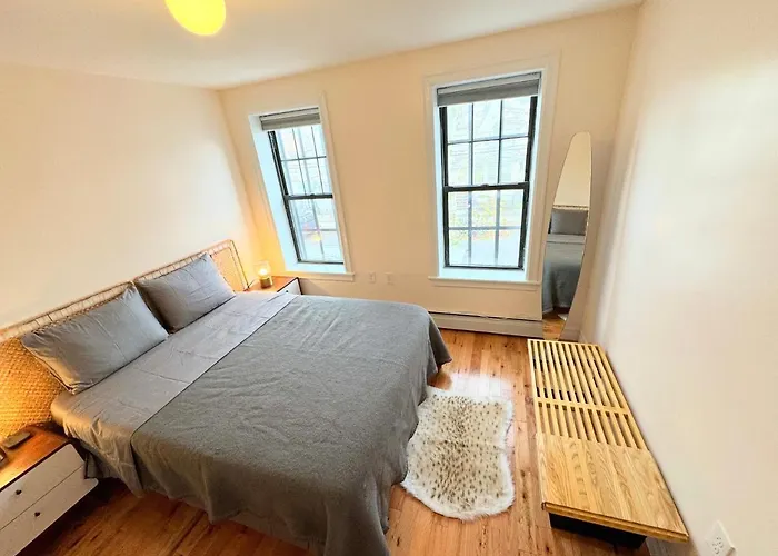 The Waltham Private Room & Bathroom John F Kennedy Jfk Lga Airport Manhattan Penn Station Bullet-Train 15 Min