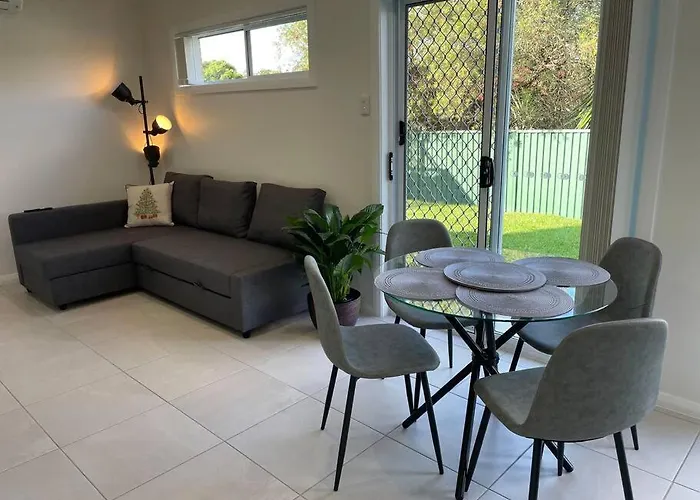 Cosy Sunlit Home Away From Home