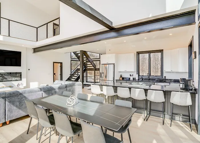 Custom Windham Mtn Villa W/ Pool, Theater & Views!