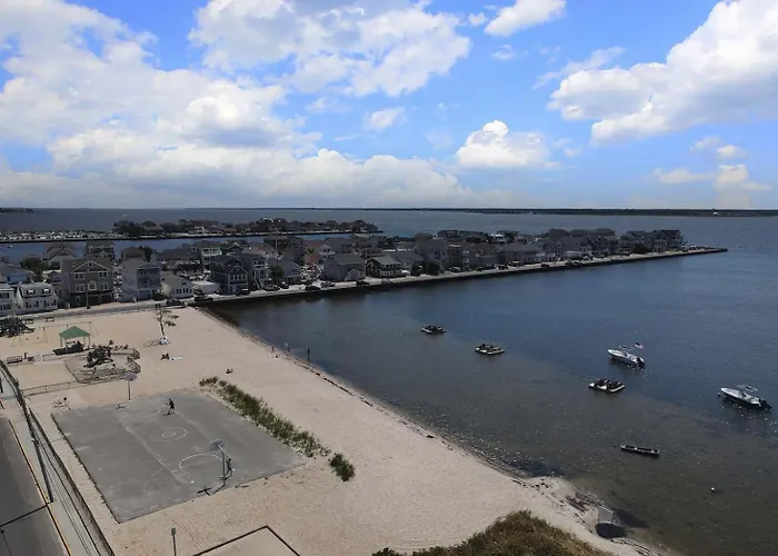 Island Time- Beautifully Renovated Bay View Home