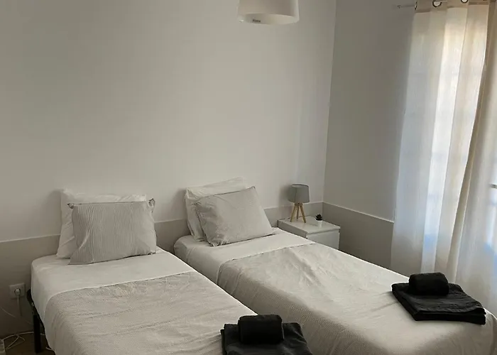 Espírito Azul Guest House - Rooms To Rent, 2 minutes walking from the beach, Marina&our Dive Center