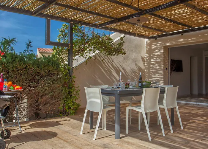 Villa "Albizzia" Avec Terrasse Et Jardin 6 A 8 Personnes