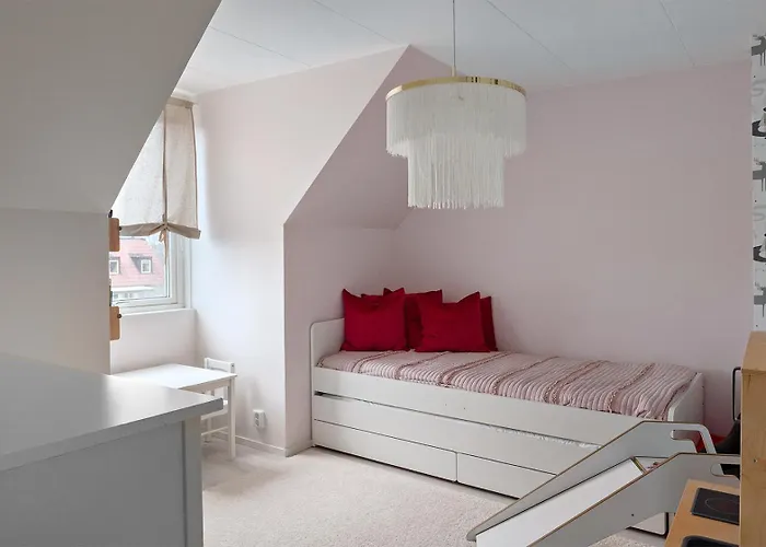 Nyrenoverat Familjehus Foer 8 Pers Naera Strand & Centrum, Ac & Uteplats
