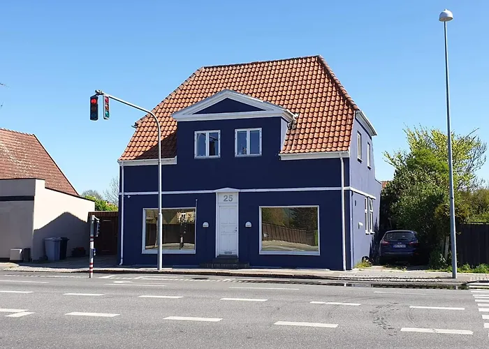 Guesthouse 'Blue House' In Vintage Villa&Garden