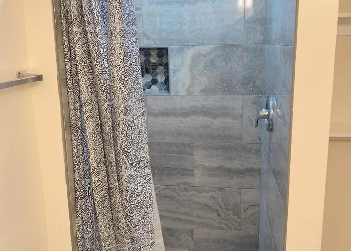 Sweet Bedroom Located Central Of Downtown