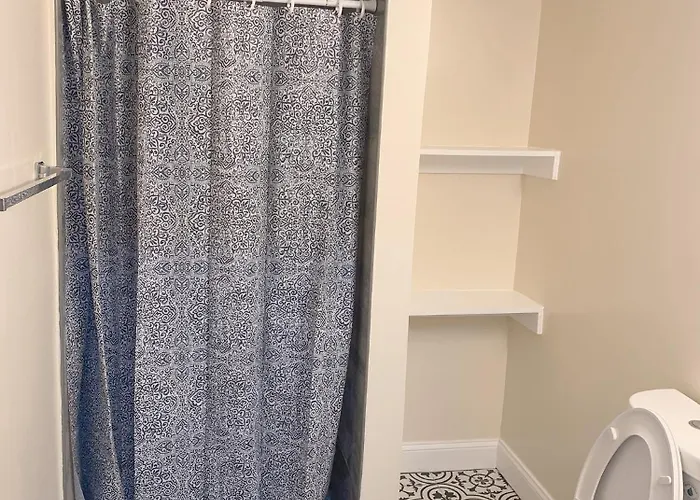 Sweet Bedroom Located Central Of Downtown