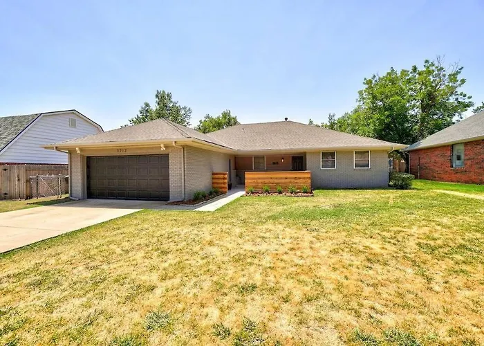 4Br Beauty W/ Game Room! Lake Hefner Hideaway