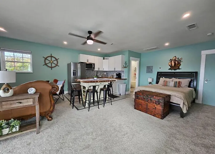 Pensacola Waterfront Retreat