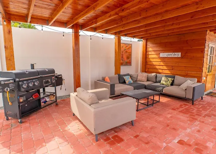 Sunny Eagle Beach Villa - 3 Min. From Beach
