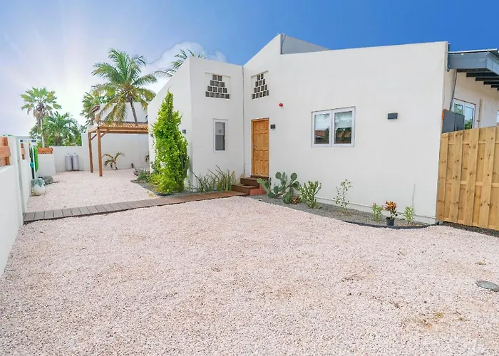 Sunny Eagle Beach Villa - 3 Min. From Beach