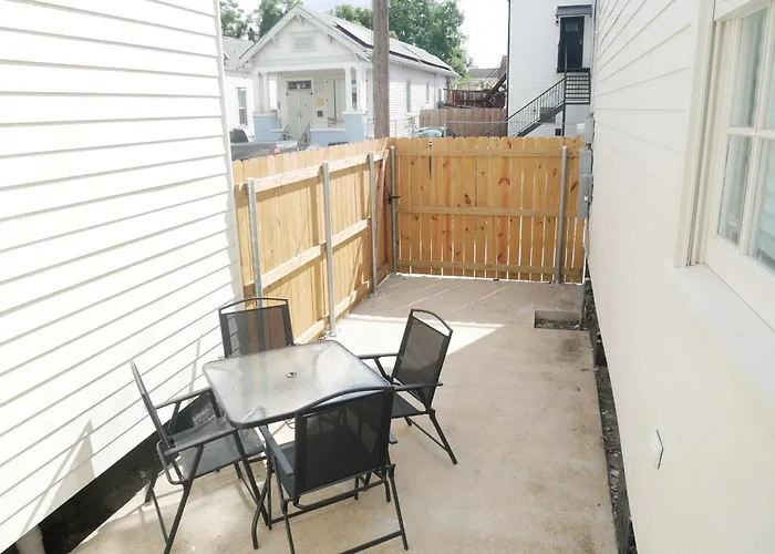 Entire Spacious Vacation Home - 1 Mile To All Attractions