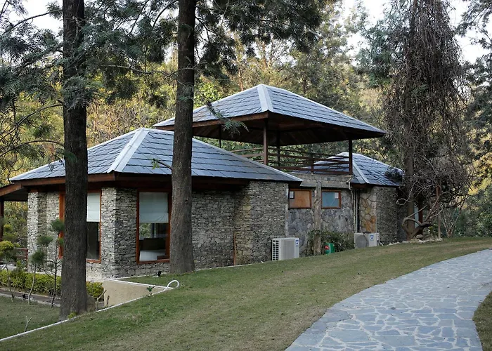Hotel with Tennis: Punarnava Resort & Spa