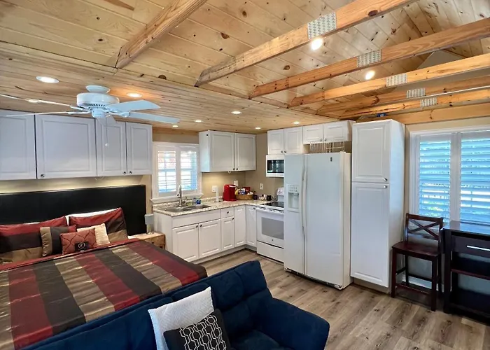 The Lake Alfred Citruswood Cabin