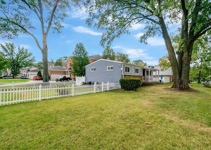 Beautiful 2 Bedroom 1 Bath Unit