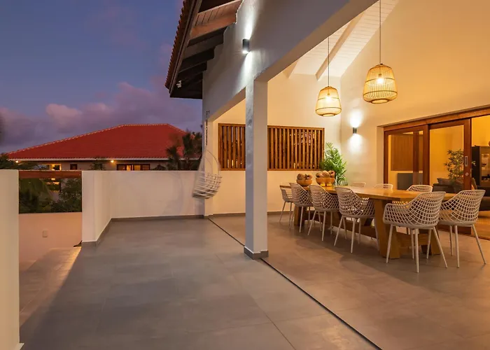 Villa Blou, Steps From The Jan Thiel Beach