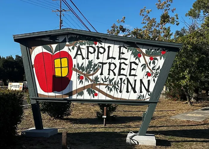 Pet Friendly hotel: Apple Tree Inn