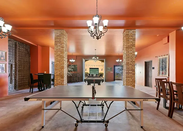 Tuscan Villa W/Vineyard Views!