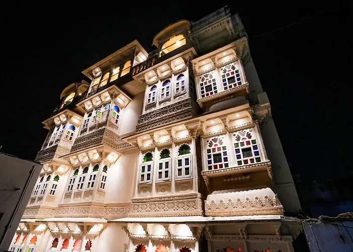 Royal Rafahiya - A Rooftop Lake View Hotel Near Lake Pichola