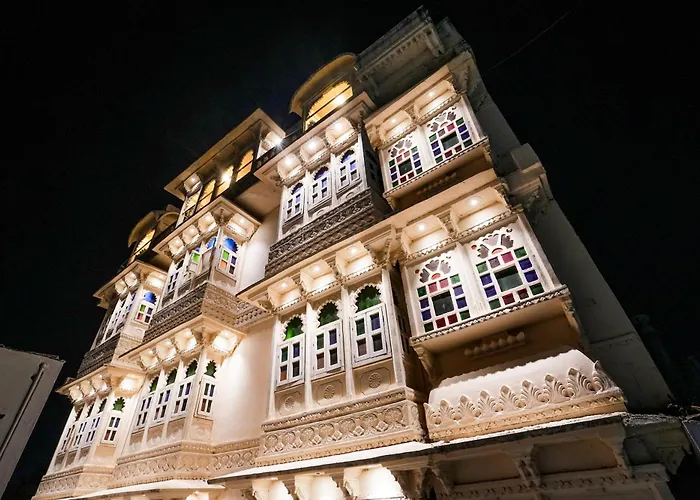 Royal Rafahiya - A Rooftop Lake View Hotel Near Lake Pichola