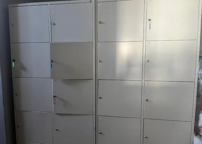 B&B: 4 Couples & 4 Friends Hostel