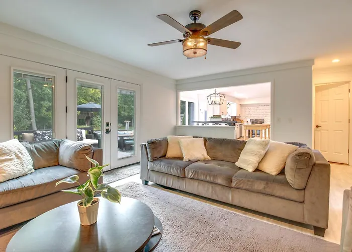 Luxury Maineville Villa W/ Private Pool & Deck