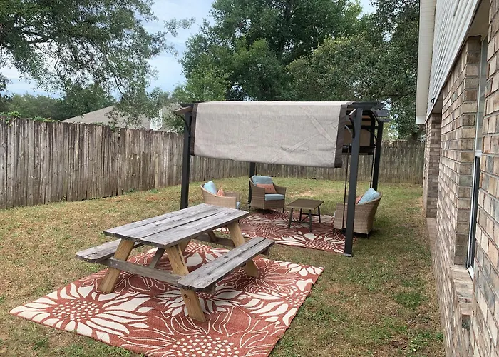 D'S Florida-Alabama Vacation Home Sleeps 14 Guests