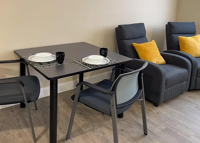Lazy Cuckoo Inn - Sleek And Stylish Studio Apartments