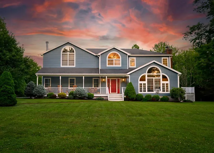 Lux Estate! Hot Tub, 8 Acres, Firepit, Game Room, Private Pond, Ev, Lots Of Privacy, 10 Mins To Town