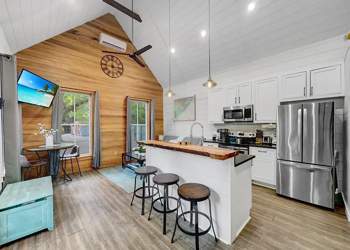 Cozy Island Cottage
