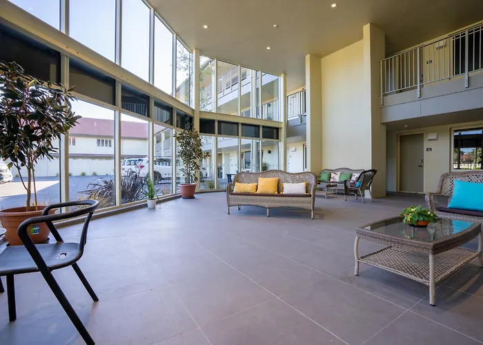 Hotels with tennis Regal Palms