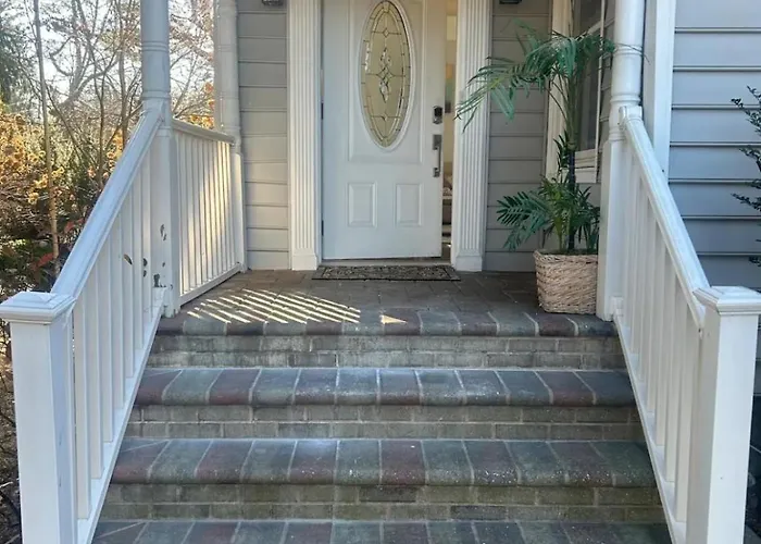 Private Suite In Huntington Station