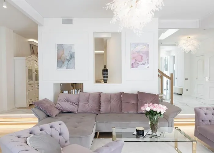 252 M² Luxury 4 Bedroom House In The Pine-Forest