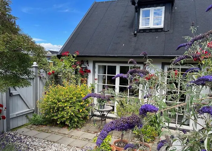Huset I Graenden - Granne Med Havet