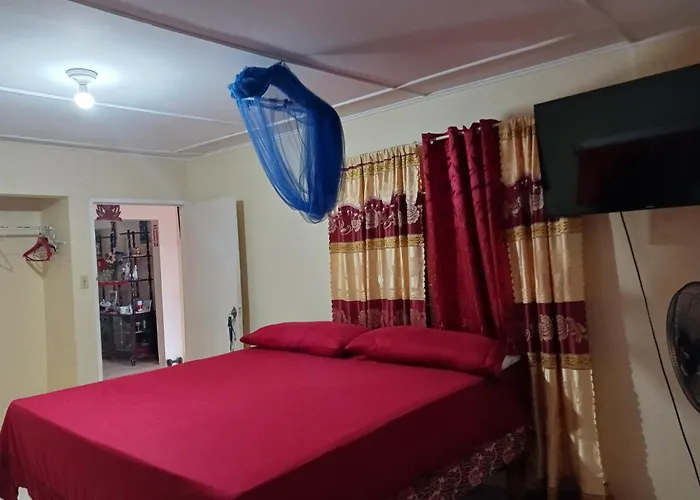Tina'S Guest House