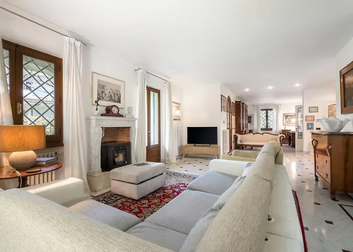 Villa Le Fontanelle In Forte Dei Marmi With Ac