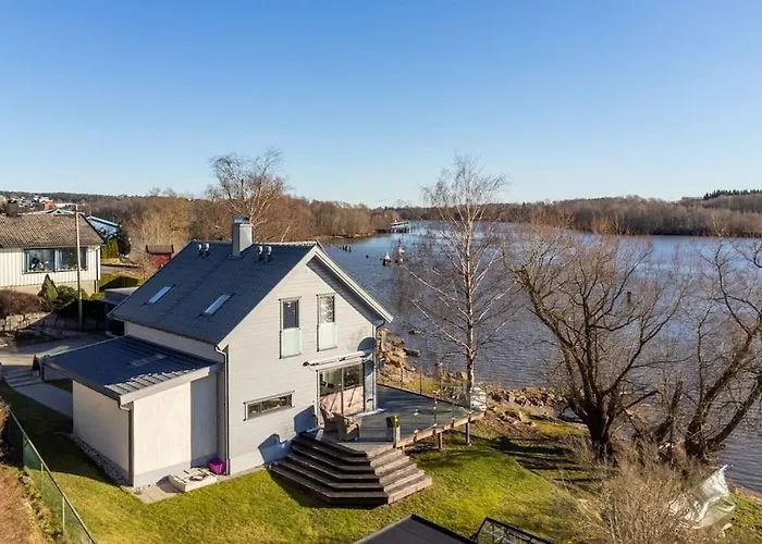 Flott Moderne Hus Langs Elven!