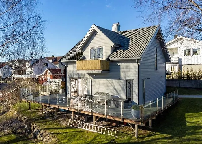 Flott Moderne Hus Langs Elven!