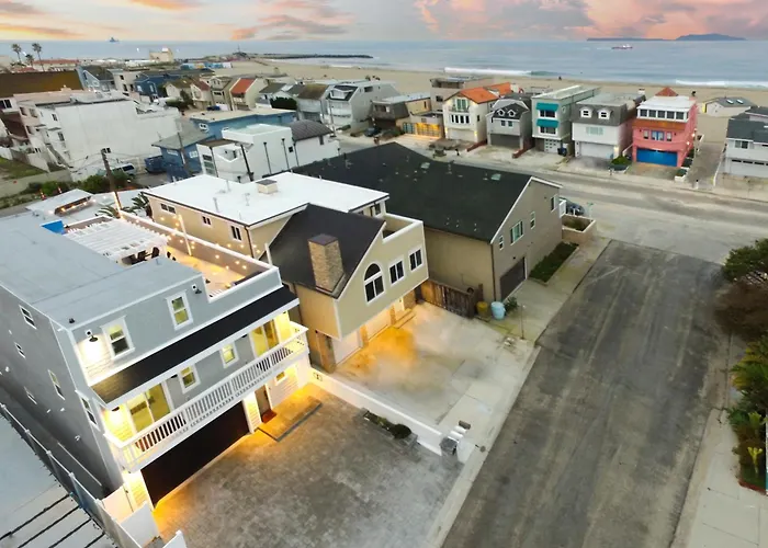 World Cup Retreat! Steps To Sand, Luxury Beach House, Game Room, Firepit, Ensuite Beds, Pets Ok