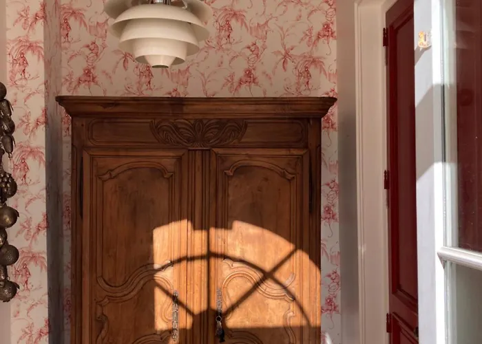 Chambre Dans Hotel Particulier 18E Siecle Hyper Centre La Rochelle