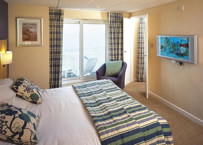 Beach hotel: Sandbanks Hotel