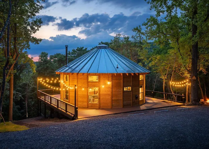Shenandoah Yurt: Hot Tub~Wood Stove~Wifi~Evcharger