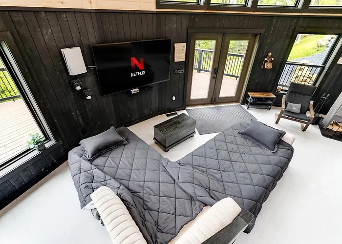 Skyline Yurt: Hot Tub~Wood Stove~Wifi~Evcharger