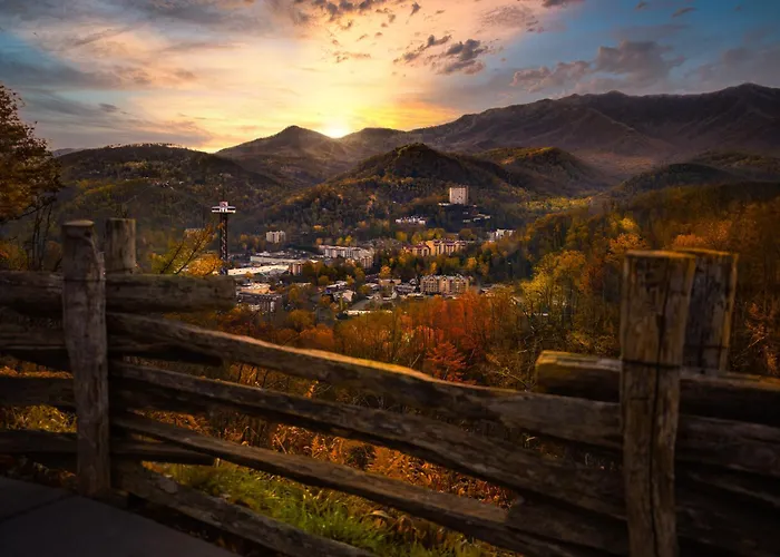 Majestic View Lodge, Amazing Views, Hot Tub, 560 Free Tickets Each Paid Day!!!