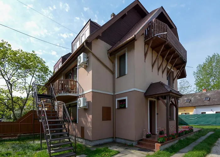 Zomi Vendeghaz